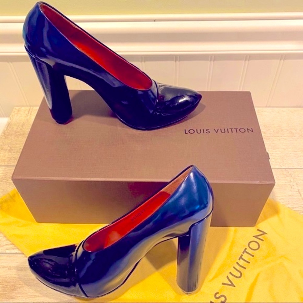 LUXURY Louis Vuitton Navy Patent Leather Pumps Sculptured Heel, Black Cap Toe